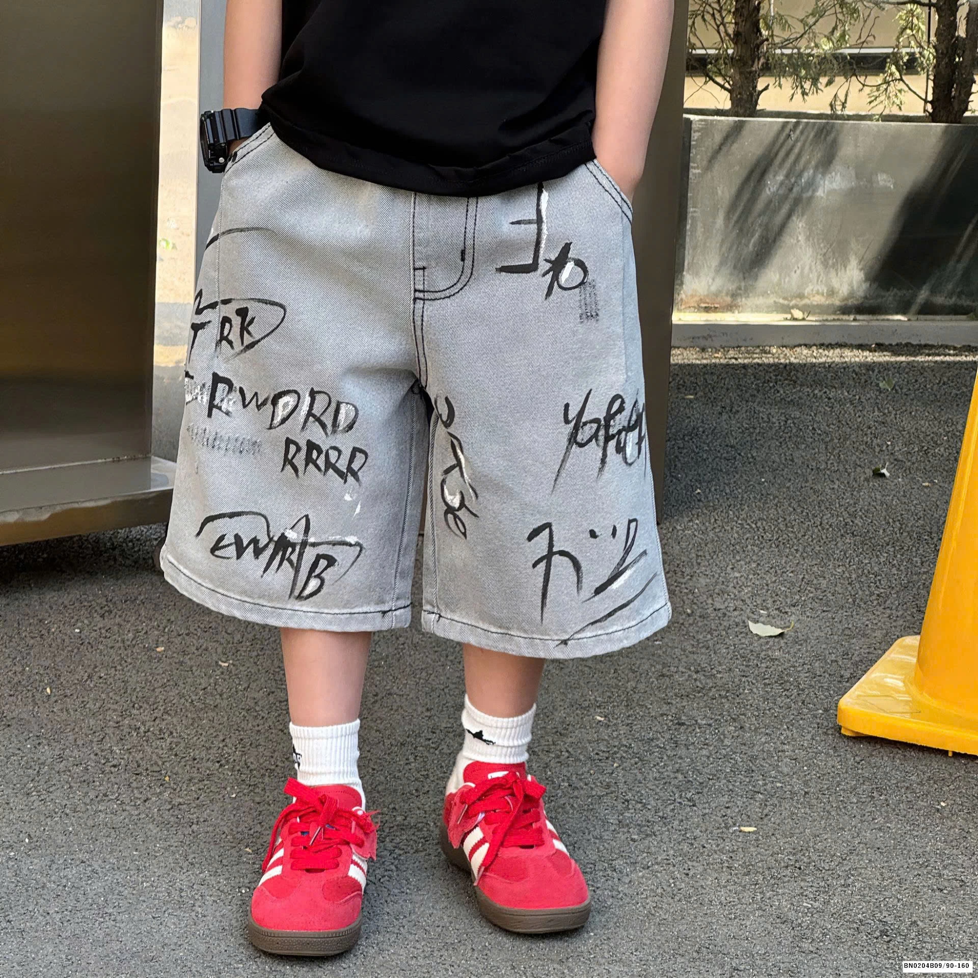 QUẦN SHORT JEAN BẠC MÀU VIẾT CHỮ