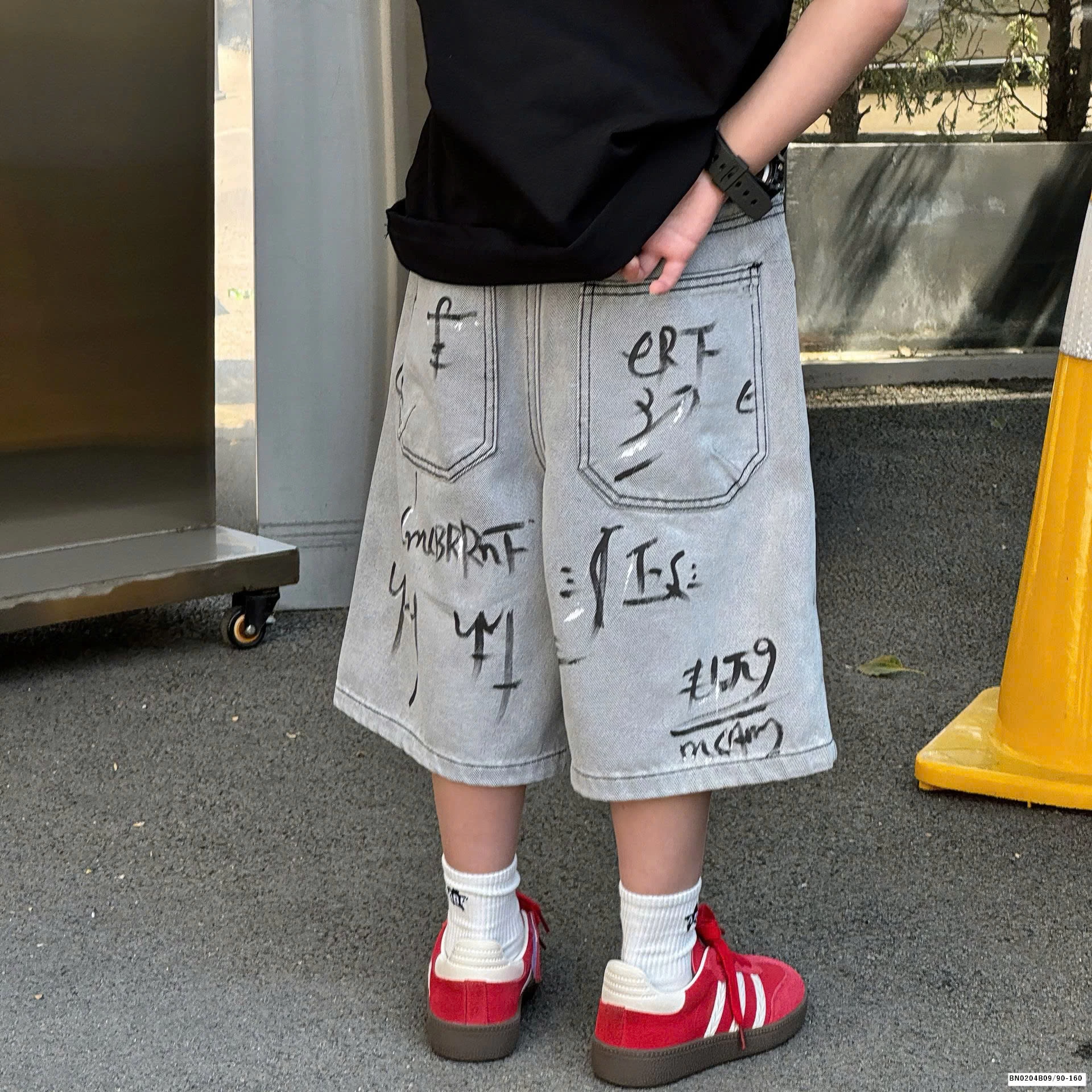 QUẦN SHORT JEAN BẠC MÀU VIẾT CHỮ