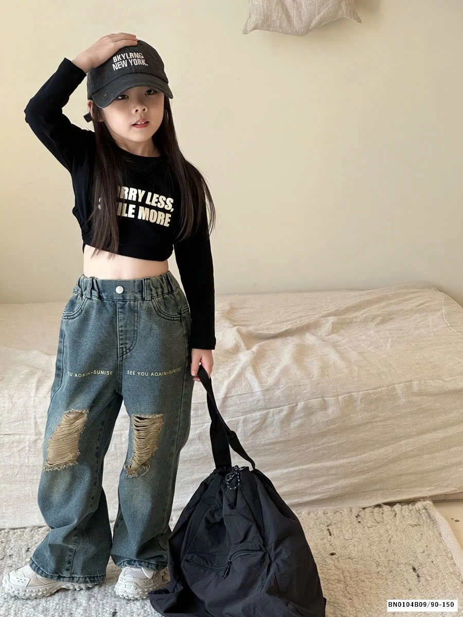 QUẦN JEAN RÁCH IN CHỮ CÁ TÍNH