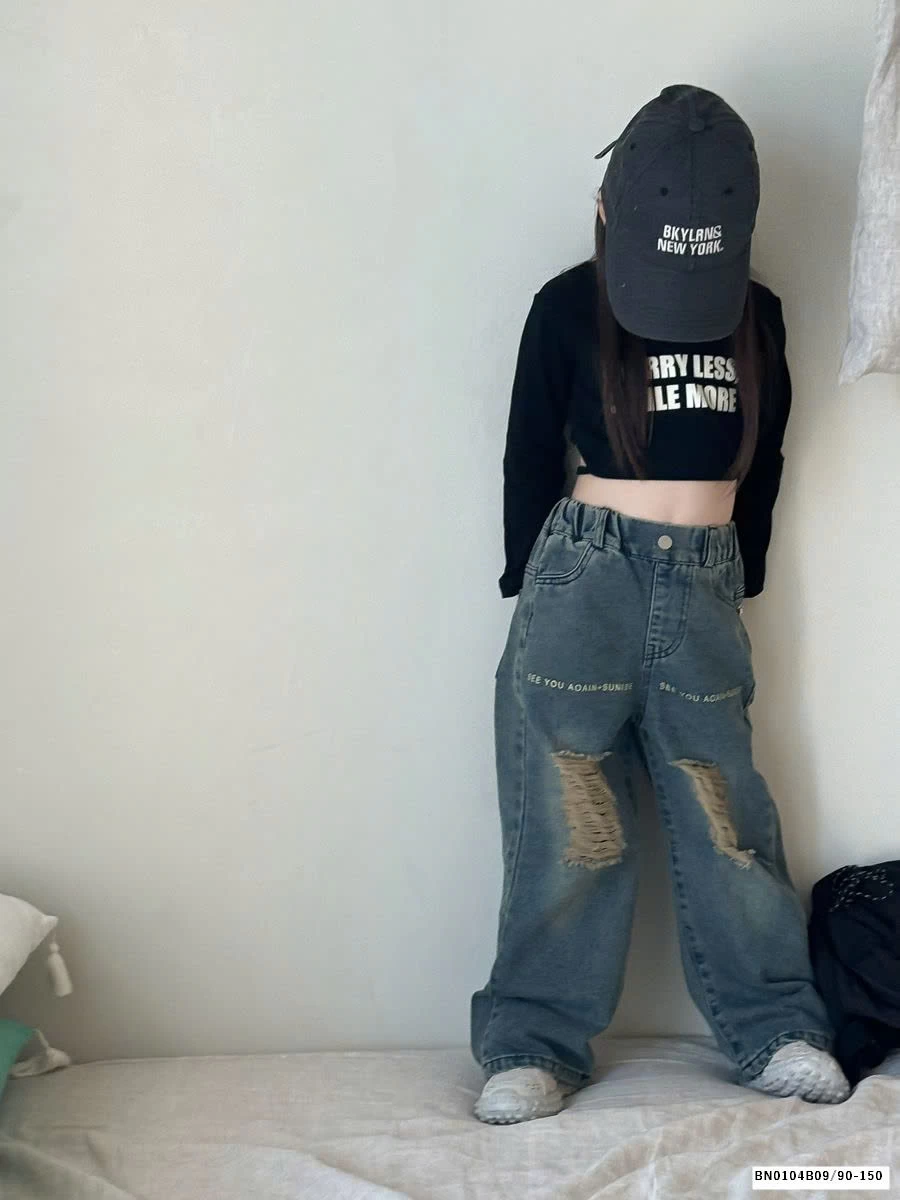 QUẦN JEAN RÁCH IN CHỮ CÁ TÍNH