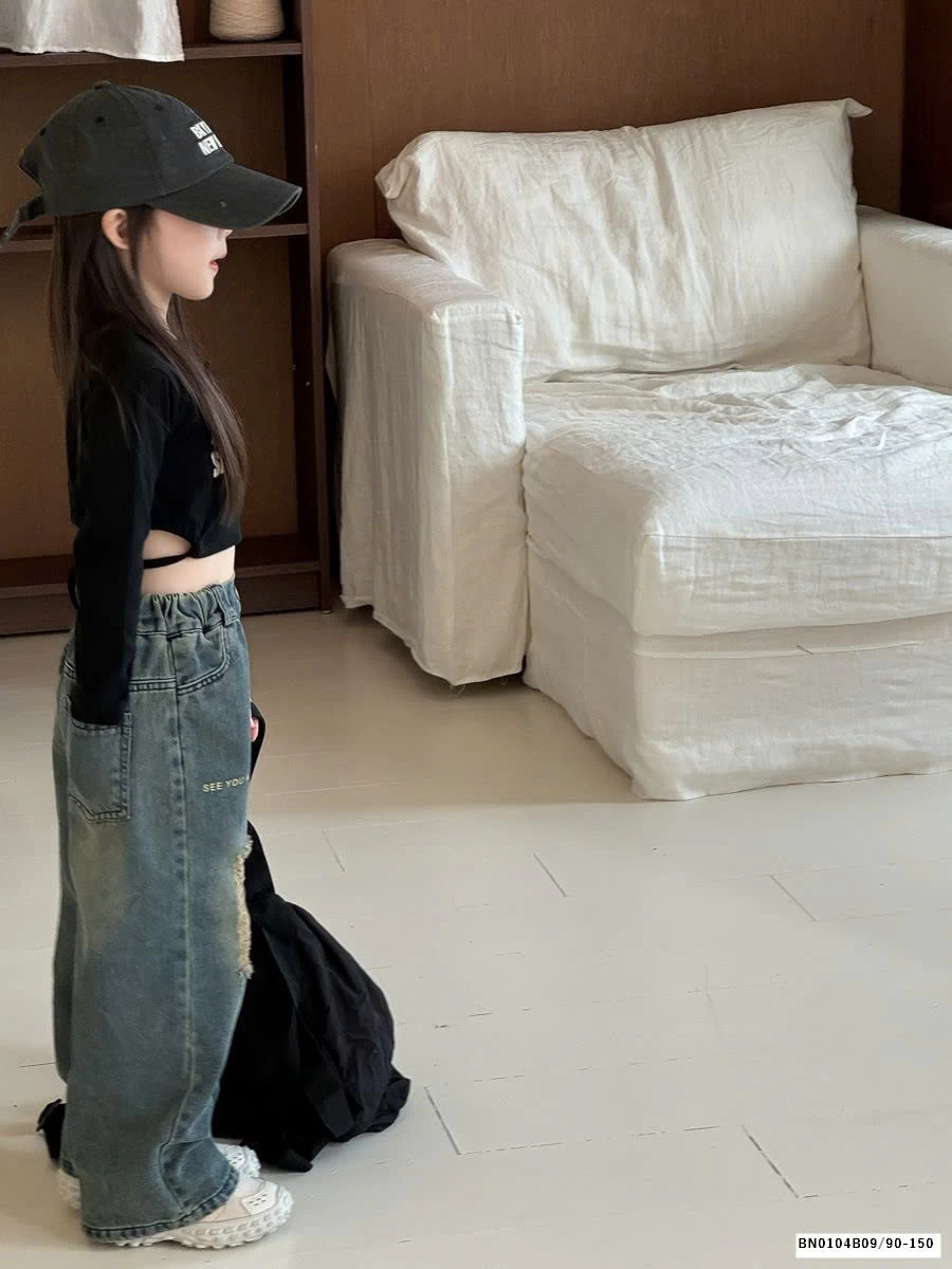 QUẦN JEAN RÁCH IN CHỮ CÁ TÍNH