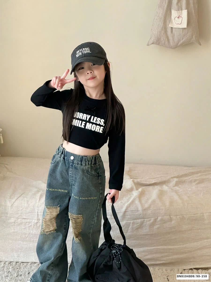 QUẦN JEAN RÁCH IN CHỮ CÁ TÍNH