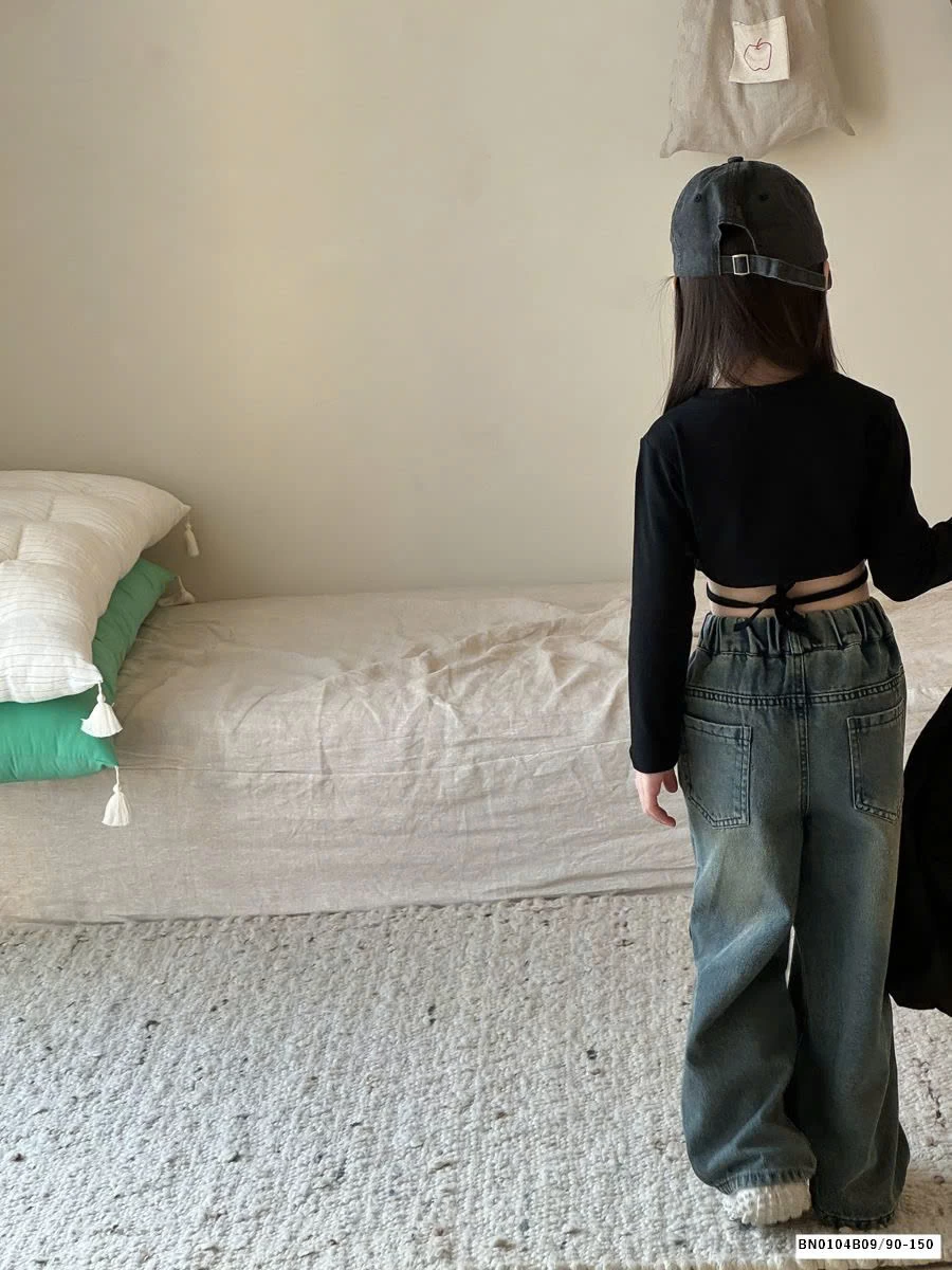 QUẦN JEAN RÁCH IN CHỮ CÁ TÍNH