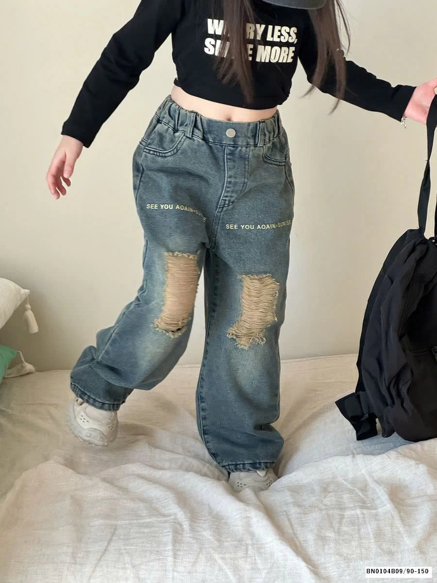 QUẦN JEAN RÁCH IN CHỮ CÁ TÍNH