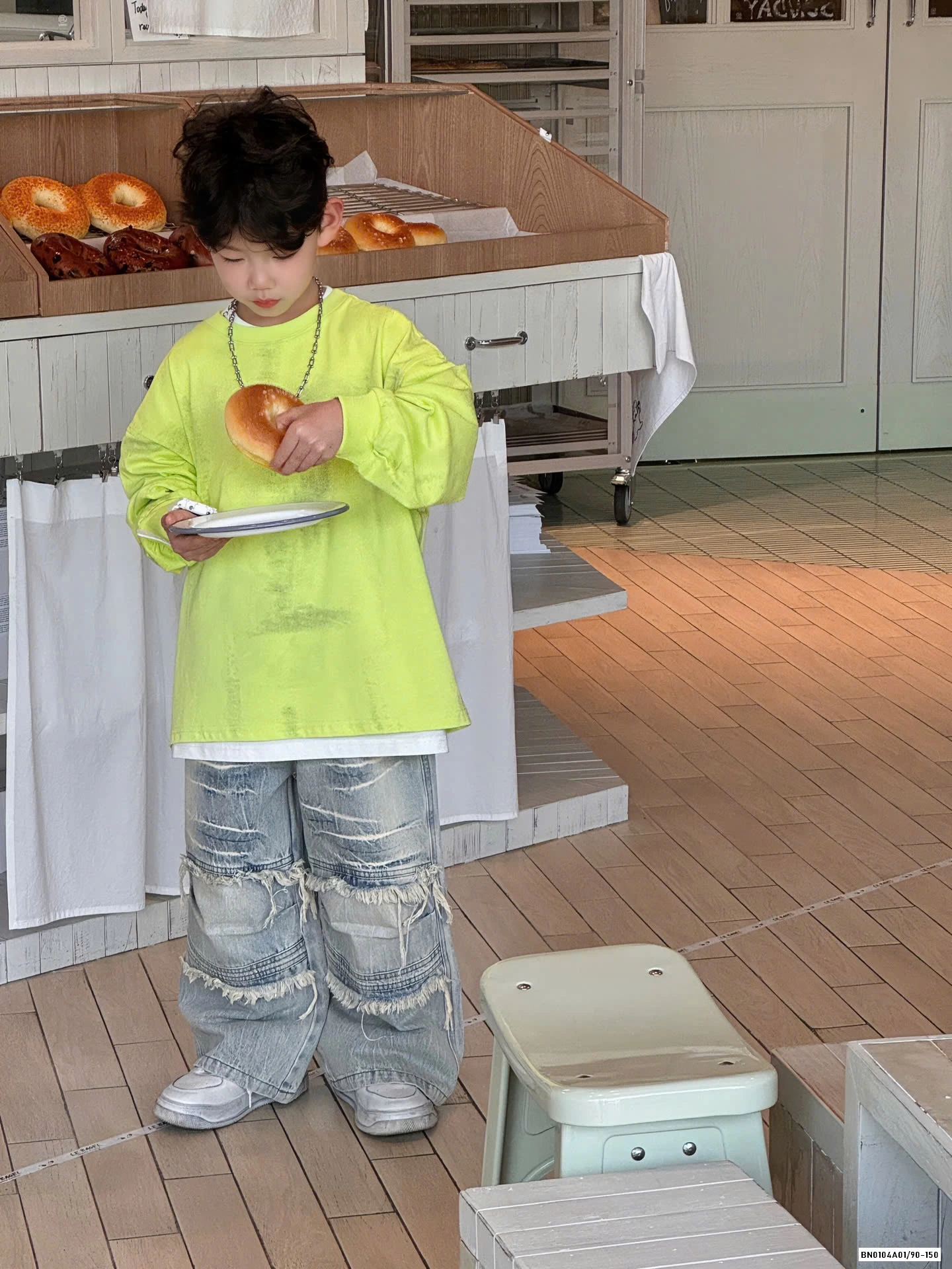 JEANS SUÔNG RÁCH VÁ GỐI