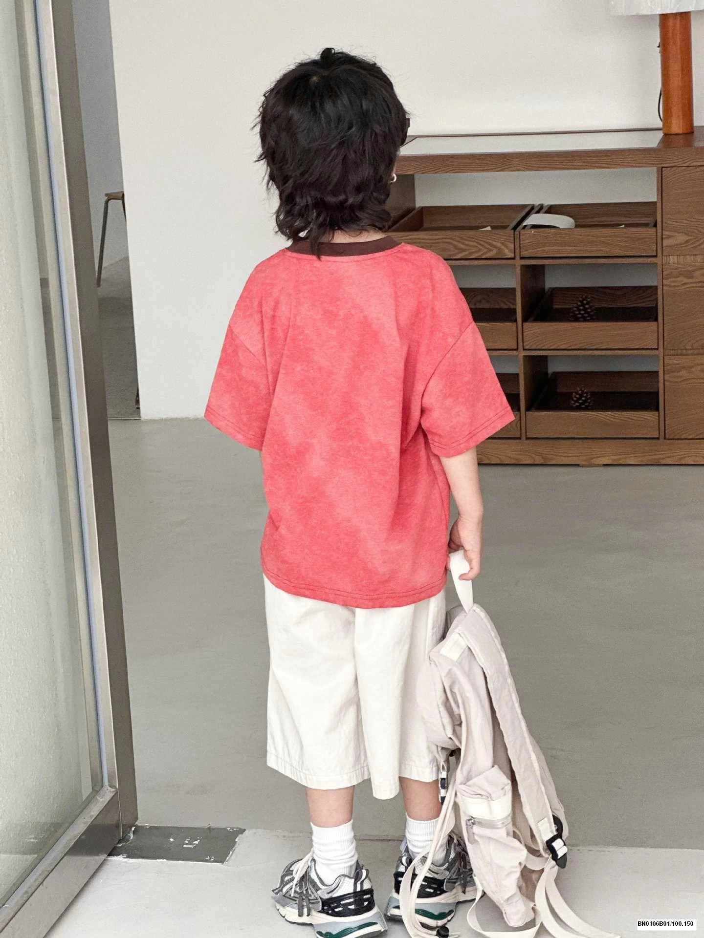 ÁO PHÔNG ĐỎ MIX QUẦN SHORT LOANG MÀU BT