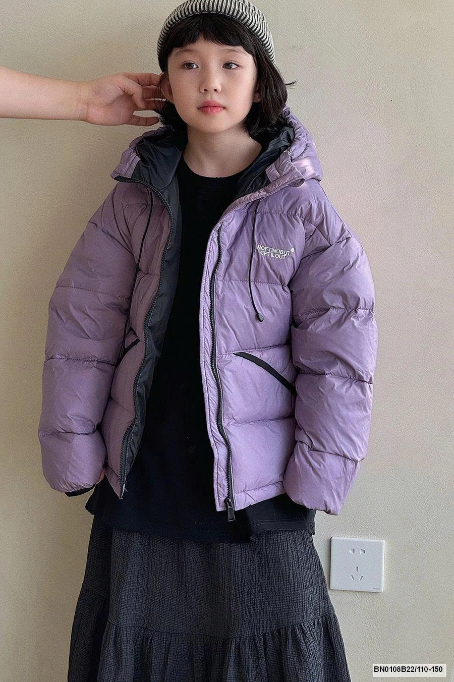 ÁO PHẢI TRƠN LIỀN MŨ LOGO CHỮ