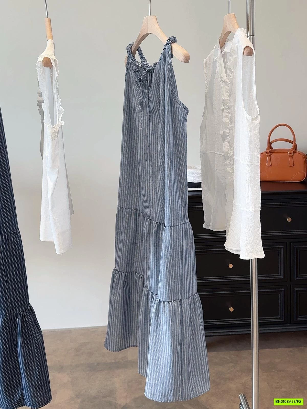 ĐẦM MAXI CỔ YẾM KẺ SỌC ANNA