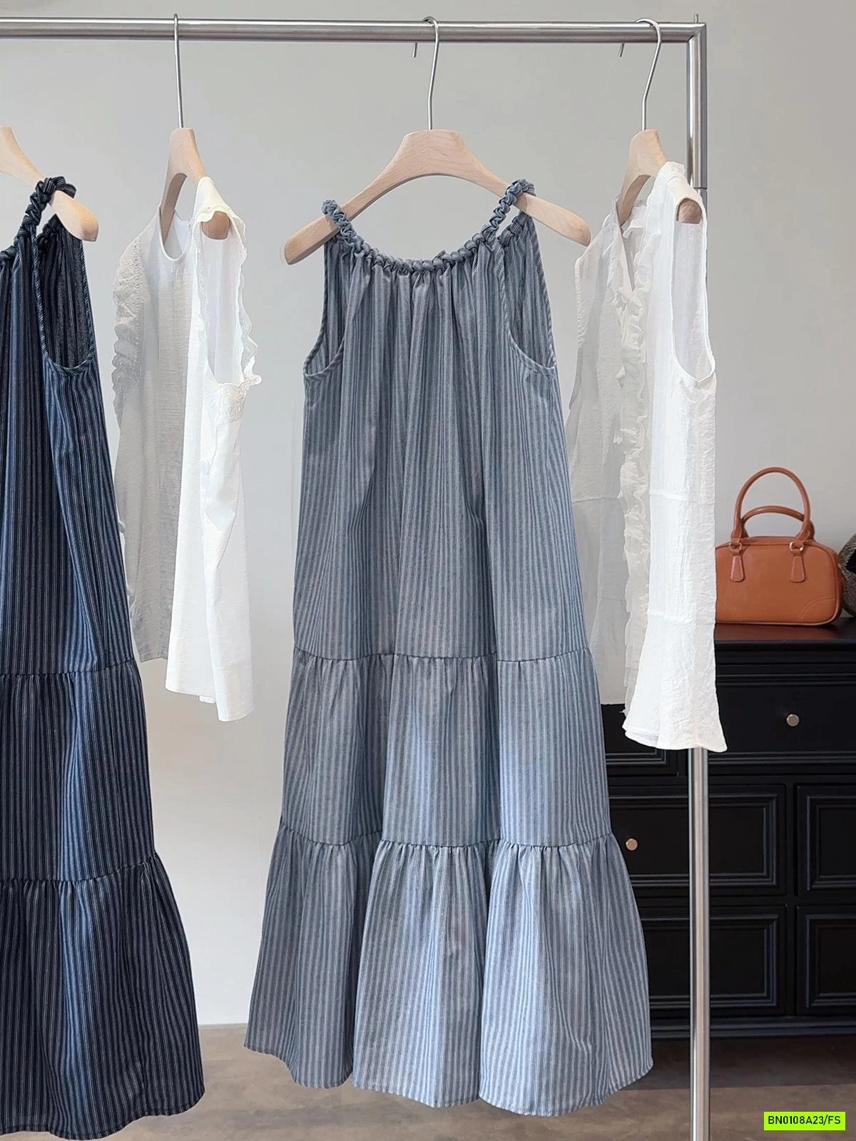 ĐẦM MAXI CỔ YẾM KẺ SỌC ANNA