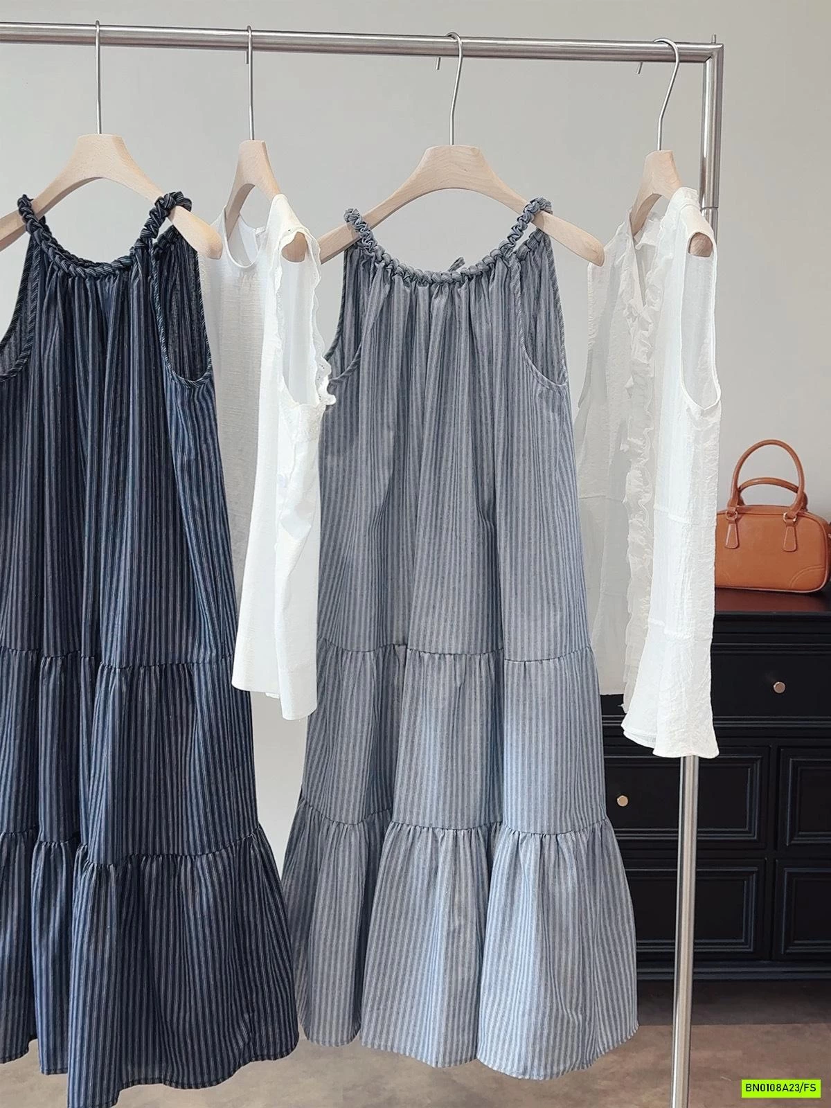 ĐẦM MAXI CỔ YẾM KẺ SỌC ANNA