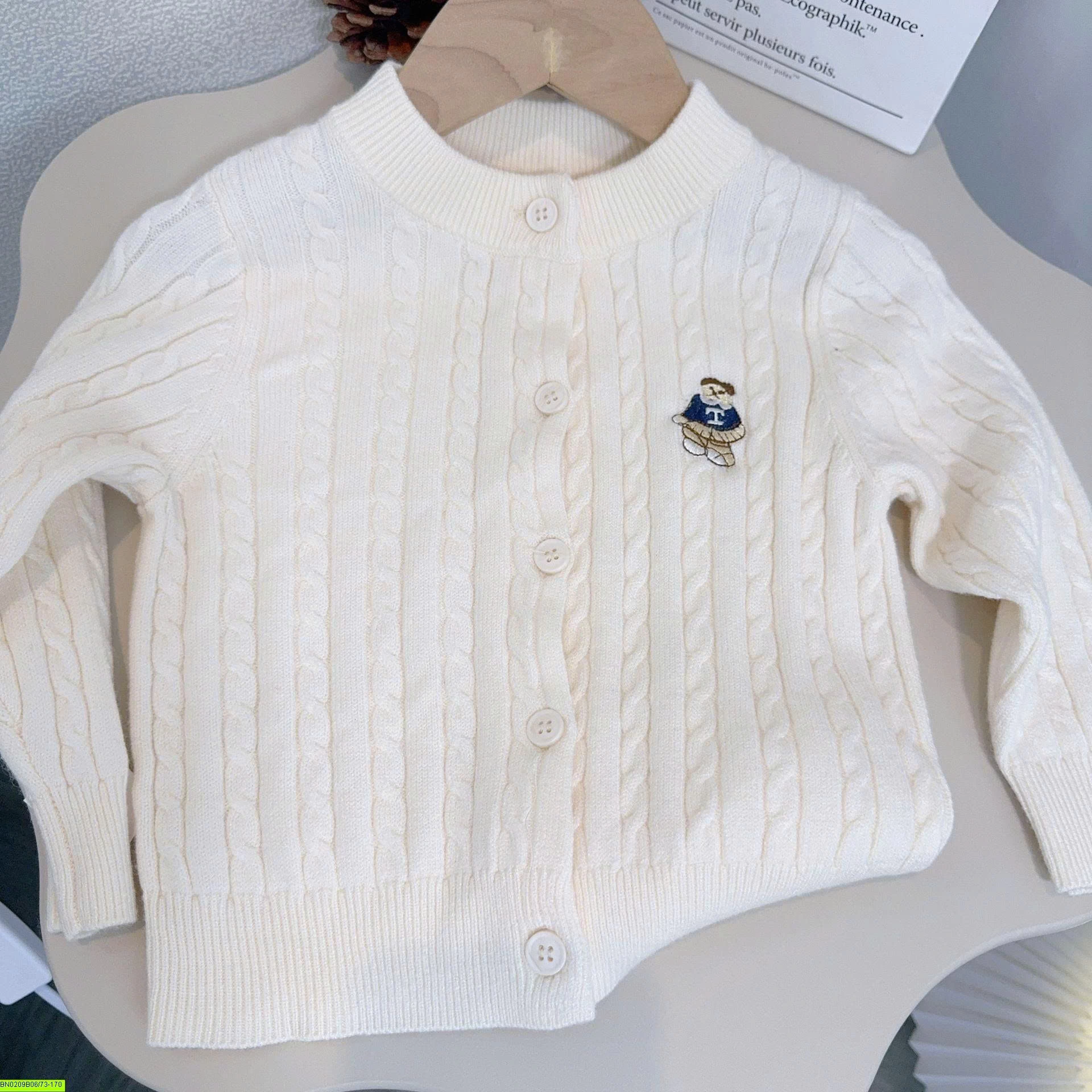 ÁO LEN CARDIGAN THÊU GẤU CHO BÉ