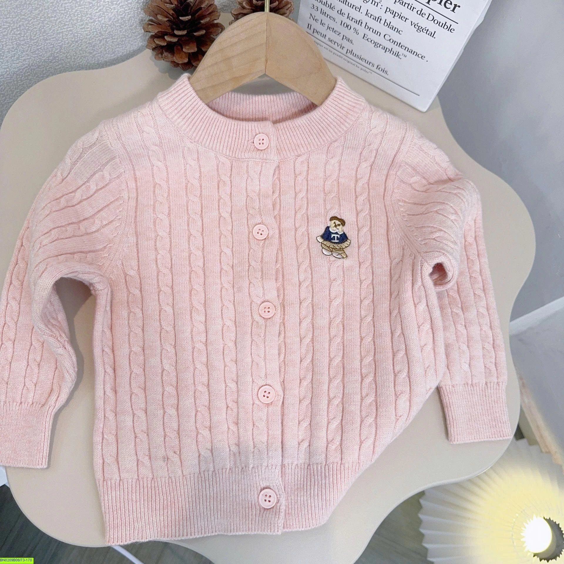 ÁO LEN CARDIGAN THÊU GẤU CHO BÉ