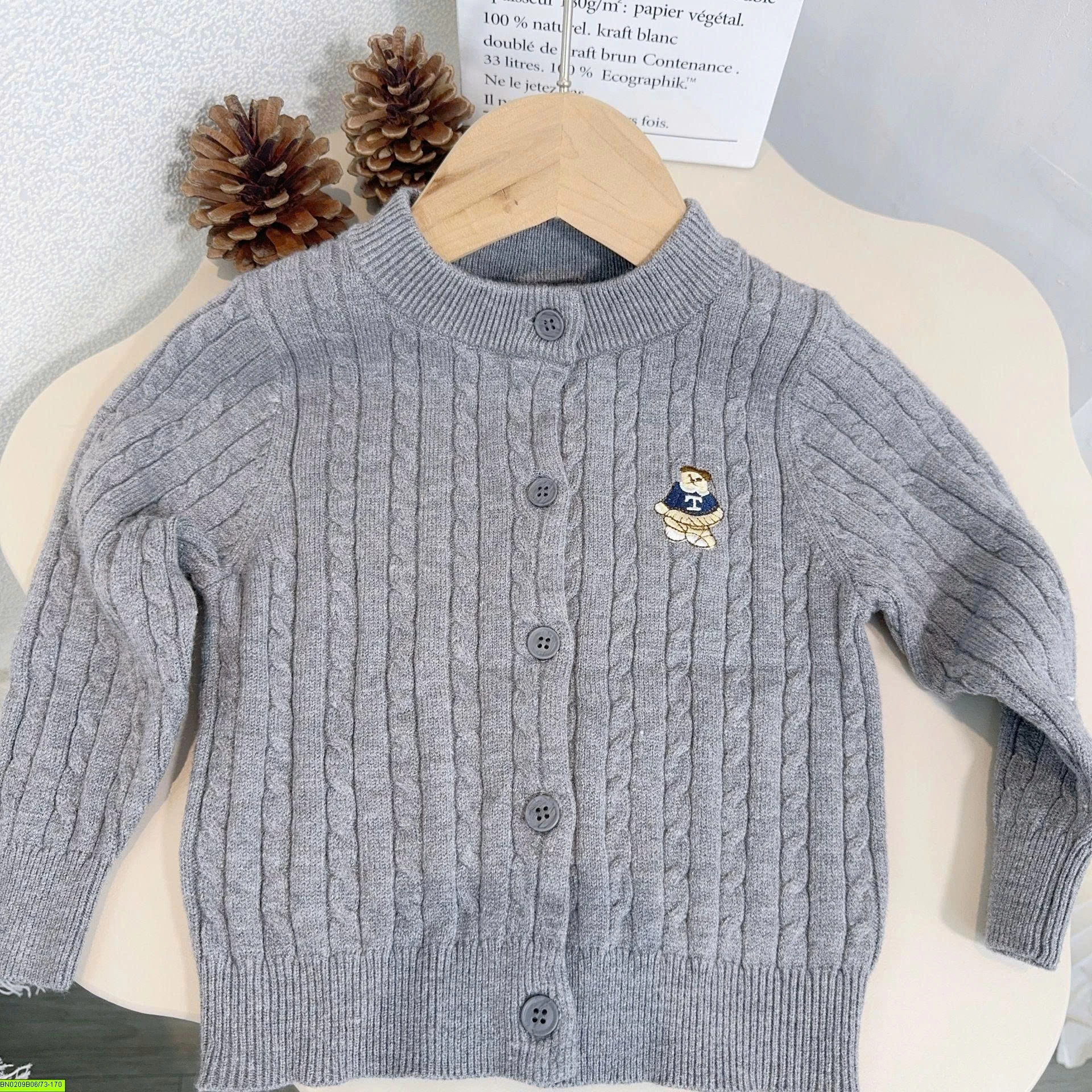 ÁO LEN CARDIGAN THÊU GẤU CHO BÉ