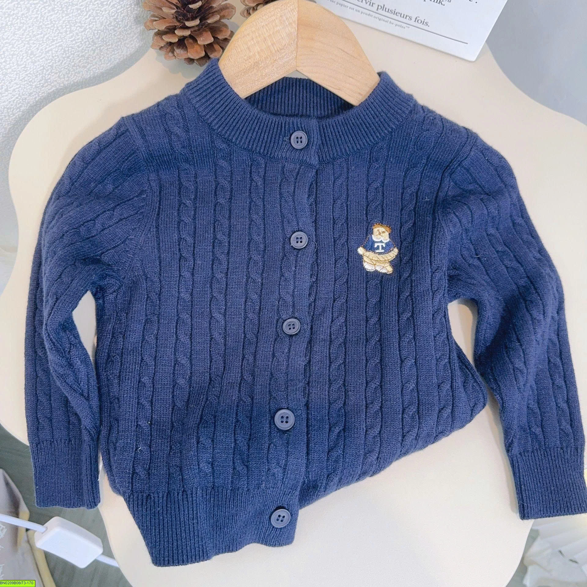 ÁO LEN CARDIGAN THÊU GẤU CHO BÉ