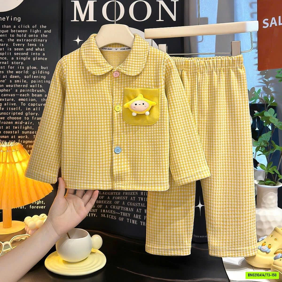PIZAMA NỈ CARO CỔ SEN