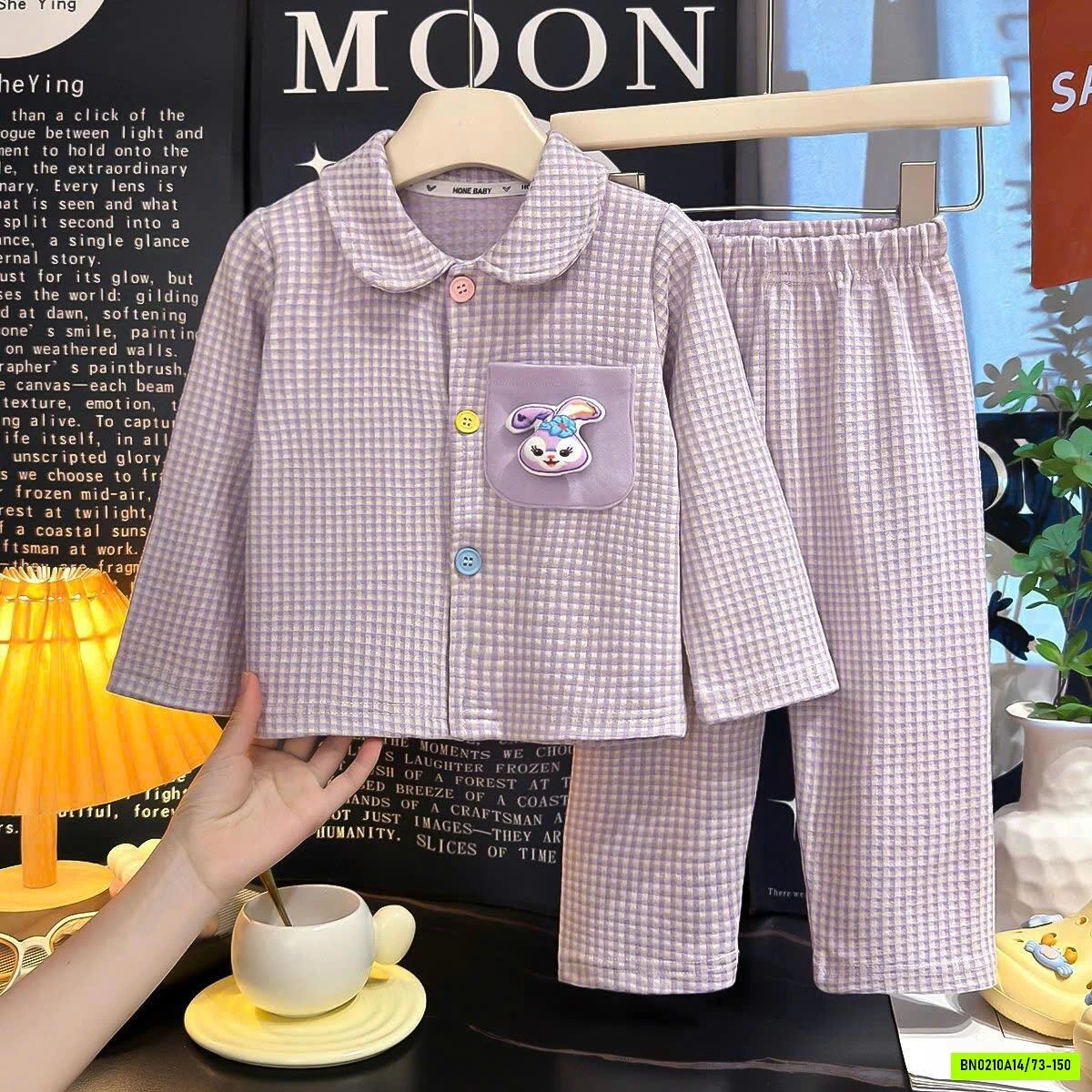 PIZAMA NỈ CARO CỔ SEN