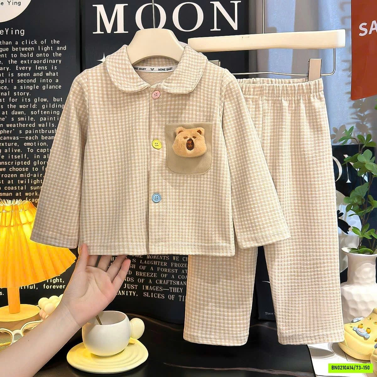 PIZAMA NỈ CARO CỔ SEN