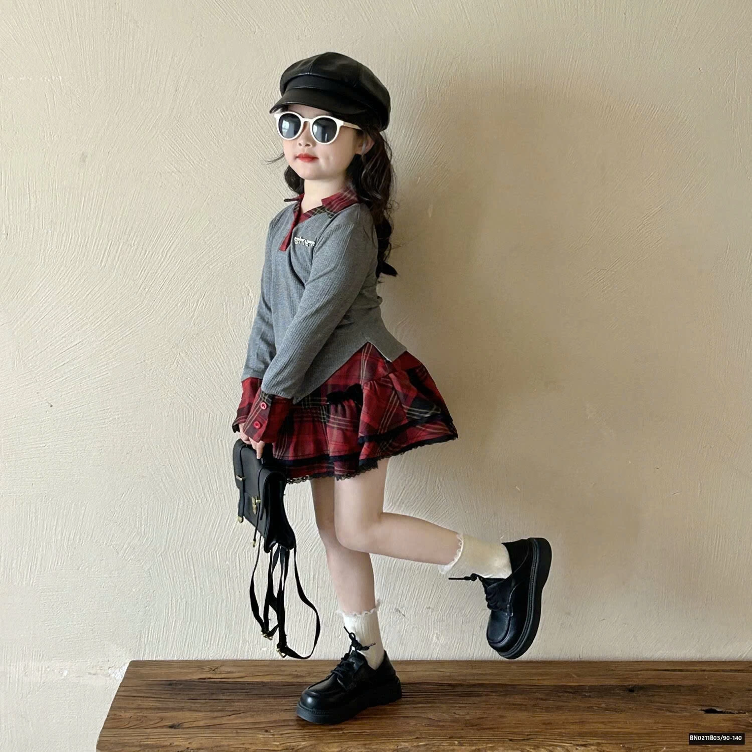 SÉT THUN XÁM MIX CHÂN VÁY CARO ĐỎ