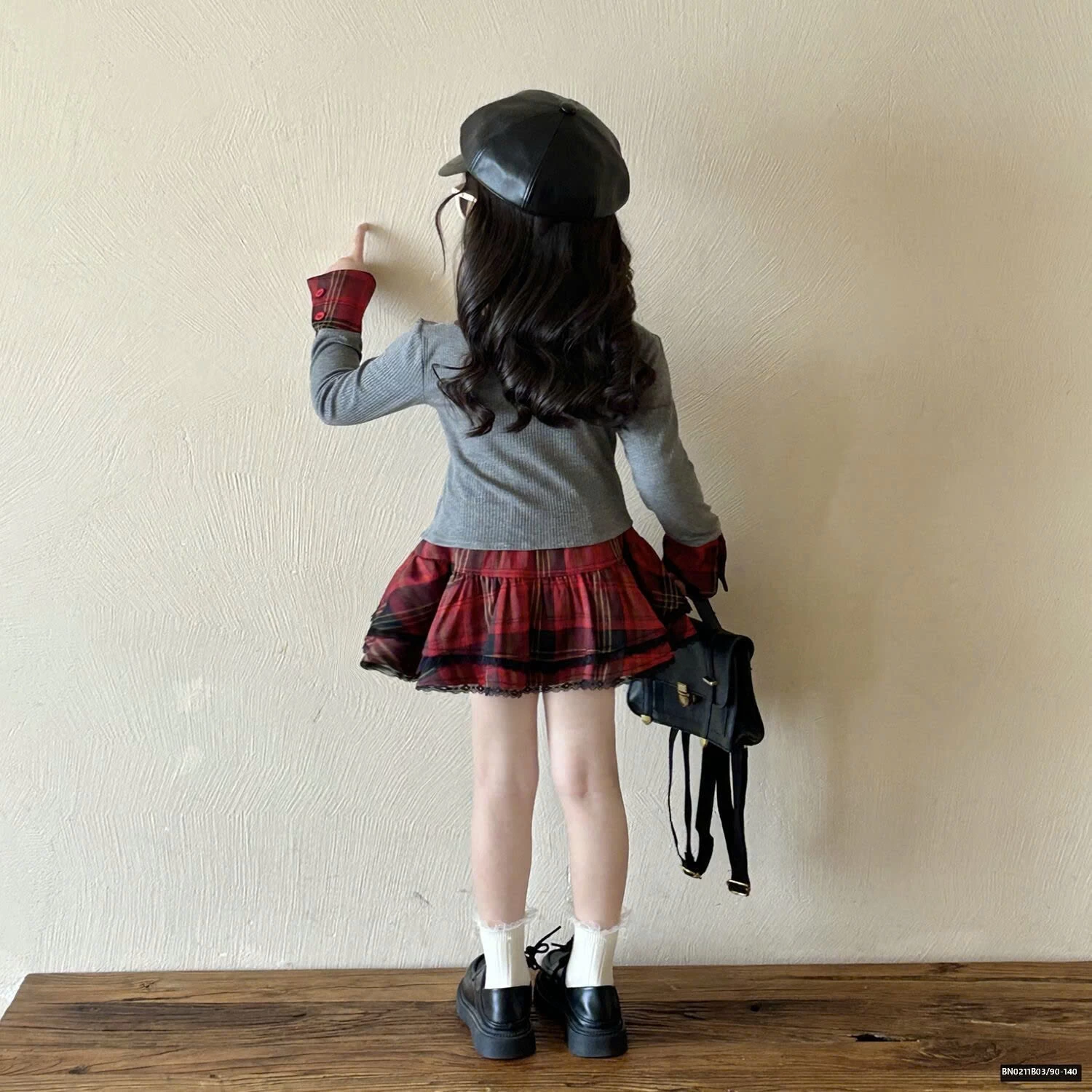 SÉT THUN XÁM MIX CHÂN VÁY CARO ĐỎ