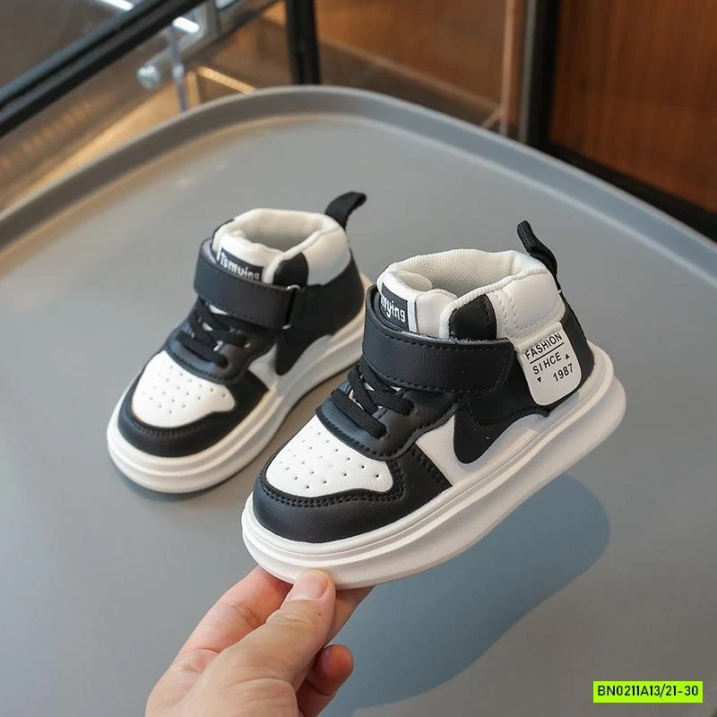 GIÀY THỂ THAO QUAI DÁN QUỐC DÂN