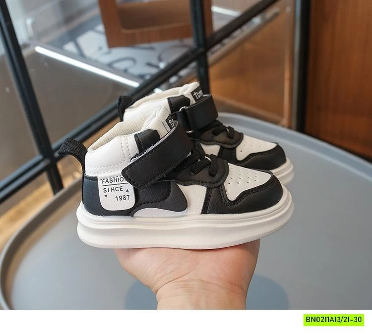 GIÀY THỂ THAO QUAI DÁN QUỐC DÂN