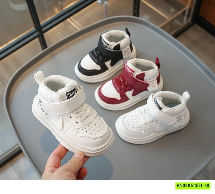 GIÀY THỂ THAO QUAI DÁN QUỐC DÂN