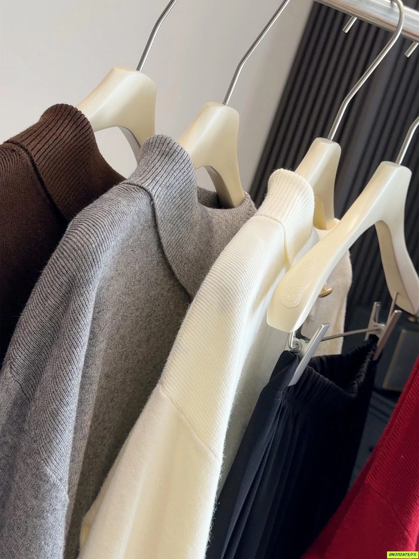 ÁO LEN CỔ ĐỔ PHỐI CÚC NGỌC ANNA