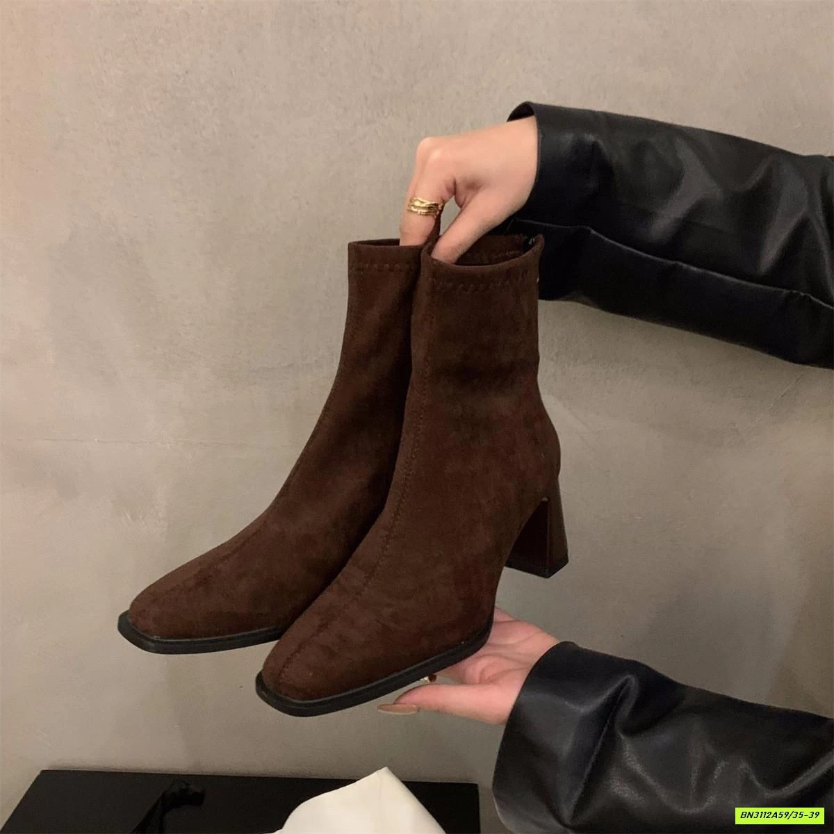 BOOT NHUNG CỔ THẤP MŨI VUÔNG