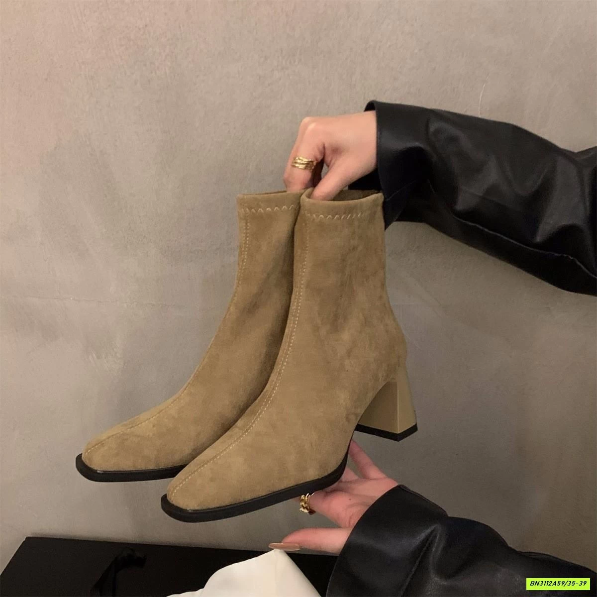 BOOT NHUNG CỔ THẤP MŨI VUÔNG