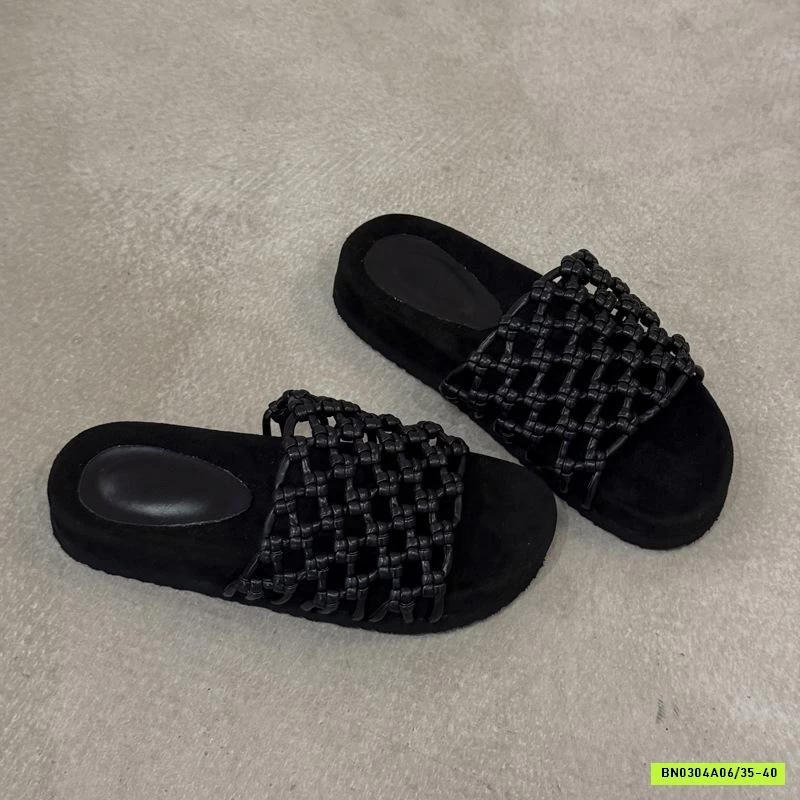 DÉP LÊ ĐẾ BÁNH MỲ QUAI ĐAN LỖ