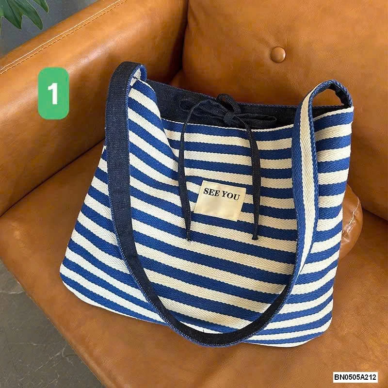 TÚI ĐEO CHÉO DENIM THÊU CHỮ