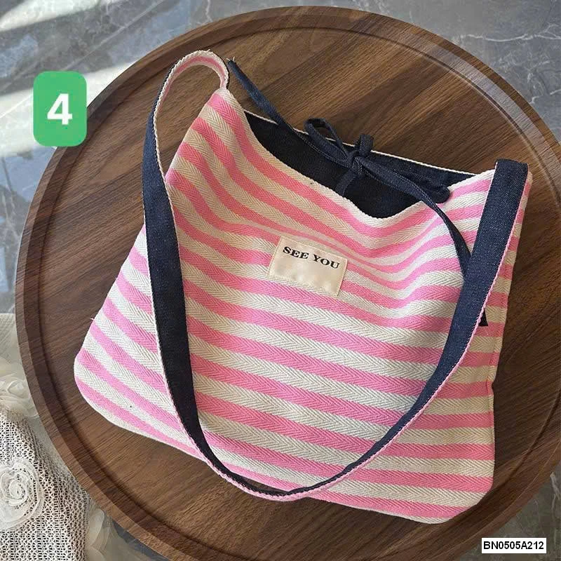 TÚI ĐEO CHÉO DENIM THÊU CHỮ