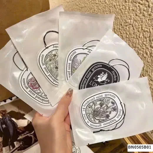 SÉT 10 LÁ THƠM TREOM Ô TÔ