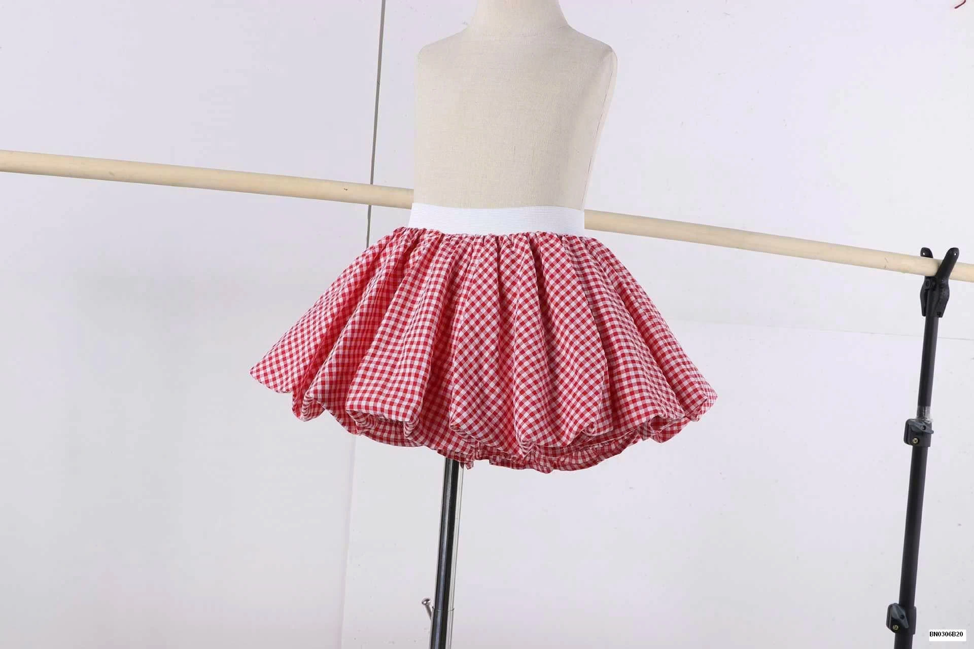 CHÂN VÁY XÒE CHO BÉ GÁI