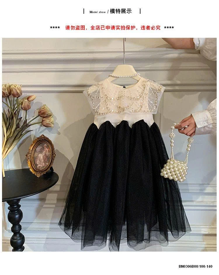 ĐẦM VOAN TIỂU THƯ CỔ VUÔNG