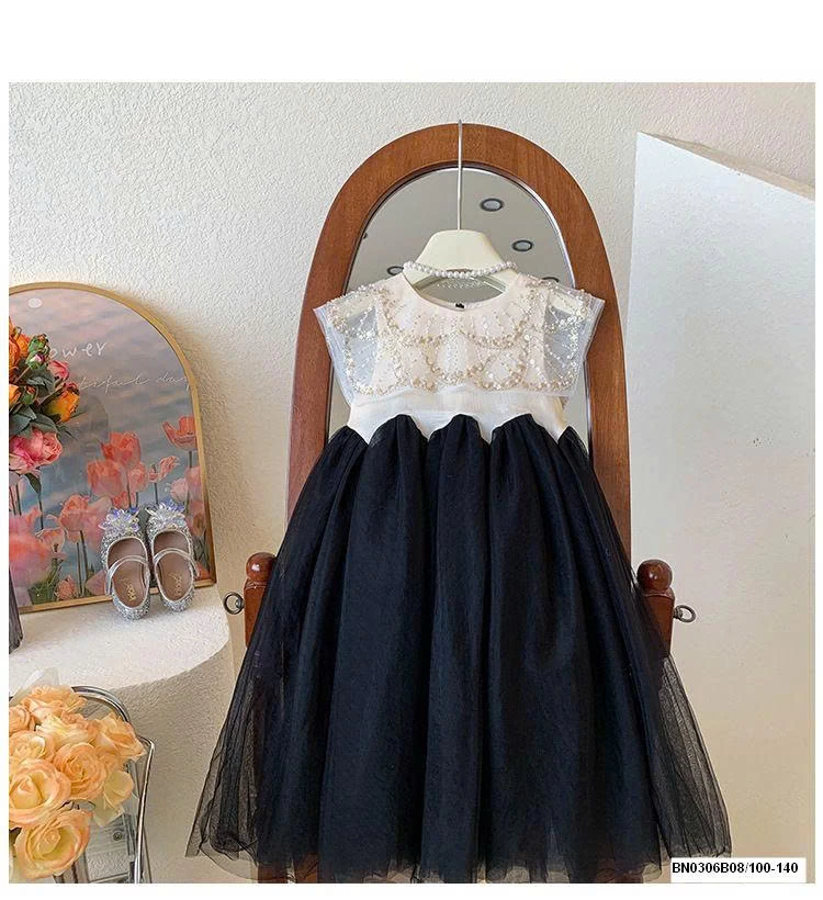 ĐẦM VOAN TIỂU THƯ CỔ VUÔNG