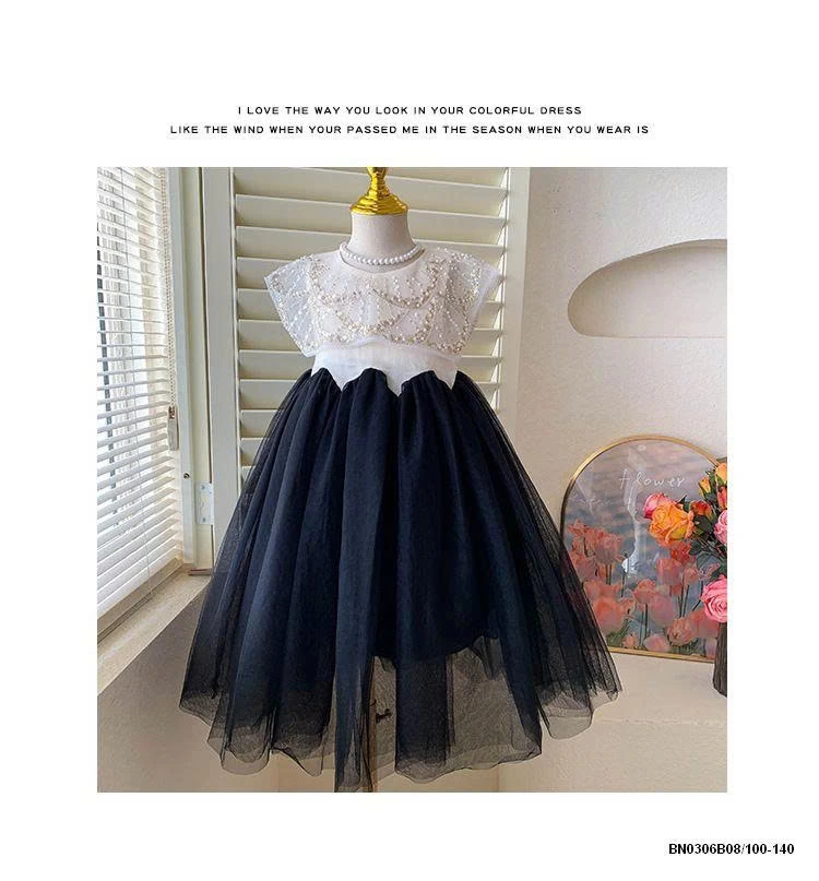 ĐẦM VOAN TIỂU THƯ CỔ VUÔNG