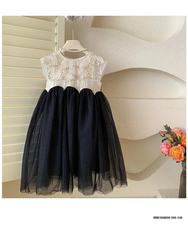 ĐẦM VOAN TIỂU THƯ CỔ VUÔNG