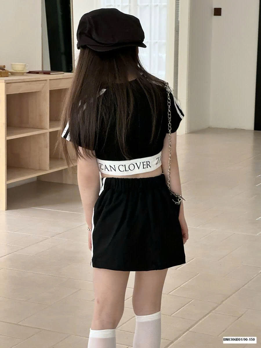 SÉT CROPTOP ĐEN SỌC TRẮNG CÁ TÍNH