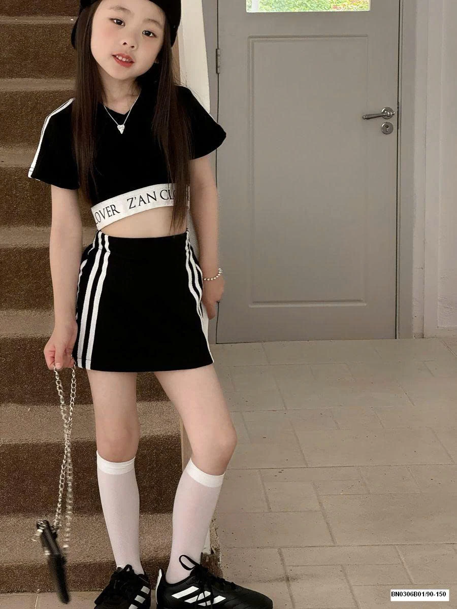 SÉT CROPTOP ĐEN SỌC TRẮNG CÁ TÍNH