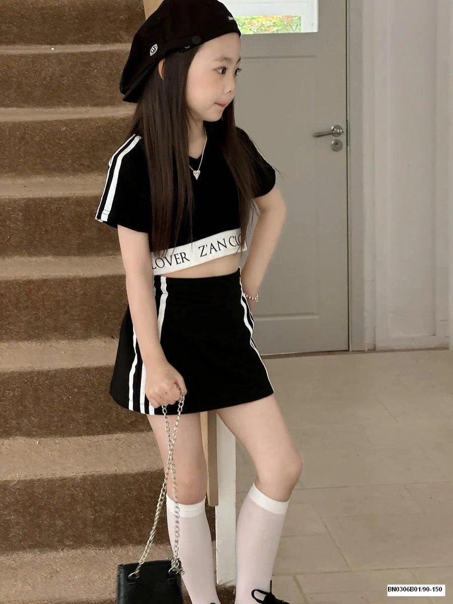 SÉT CROPTOP ĐEN SỌC TRẮNG CÁ TÍNH