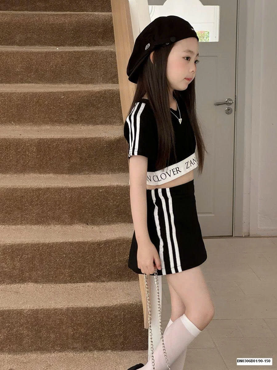 SÉT CROPTOP ĐEN SỌC TRẮNG CÁ TÍNH