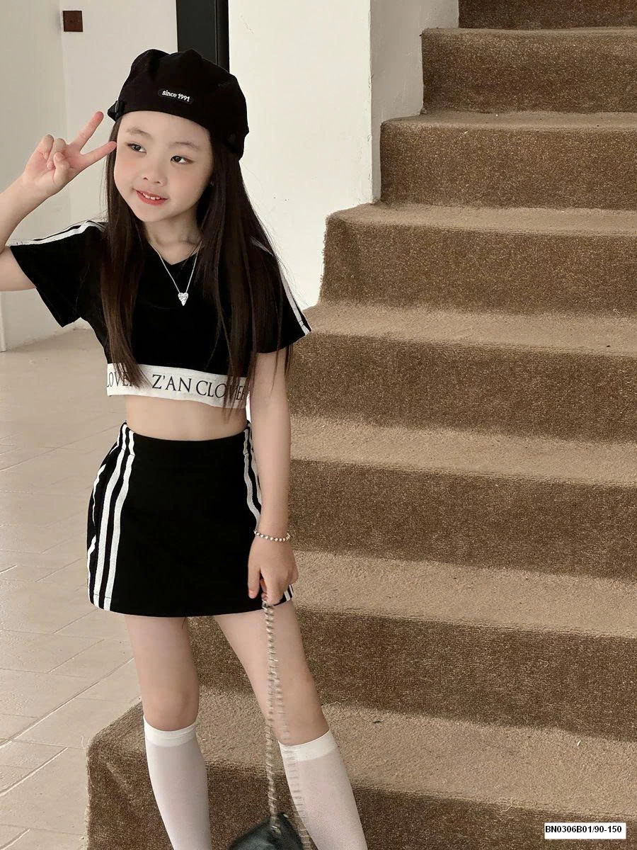 SÉT CROPTOP ĐEN SỌC TRẮNG CÁ TÍNH