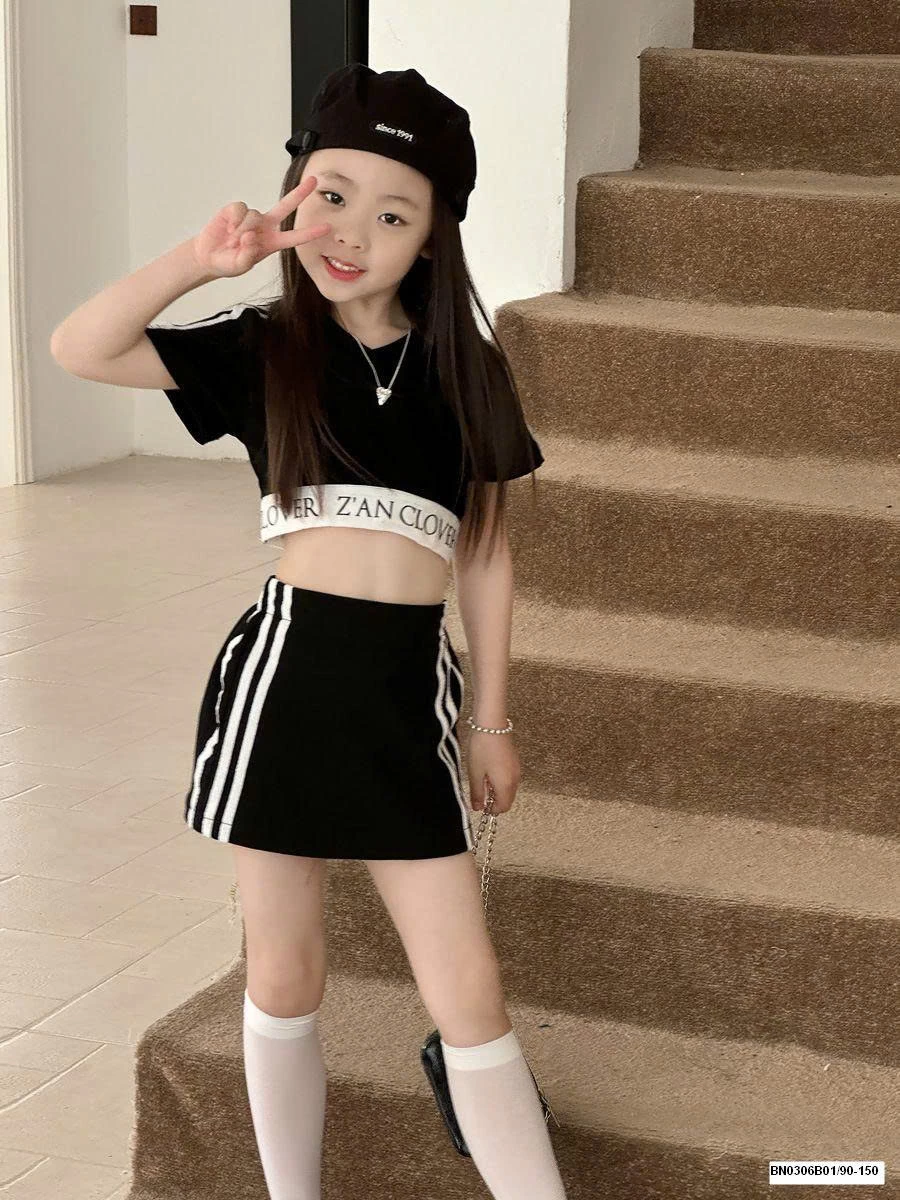 SÉT CROPTOP ĐEN SỌC TRẮNG CÁ TÍNH