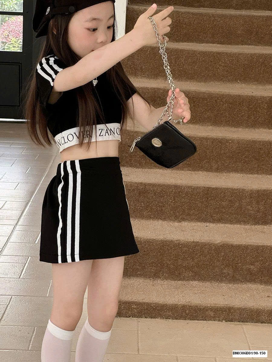 SÉT CROPTOP ĐEN SỌC TRẮNG CÁ TÍNH