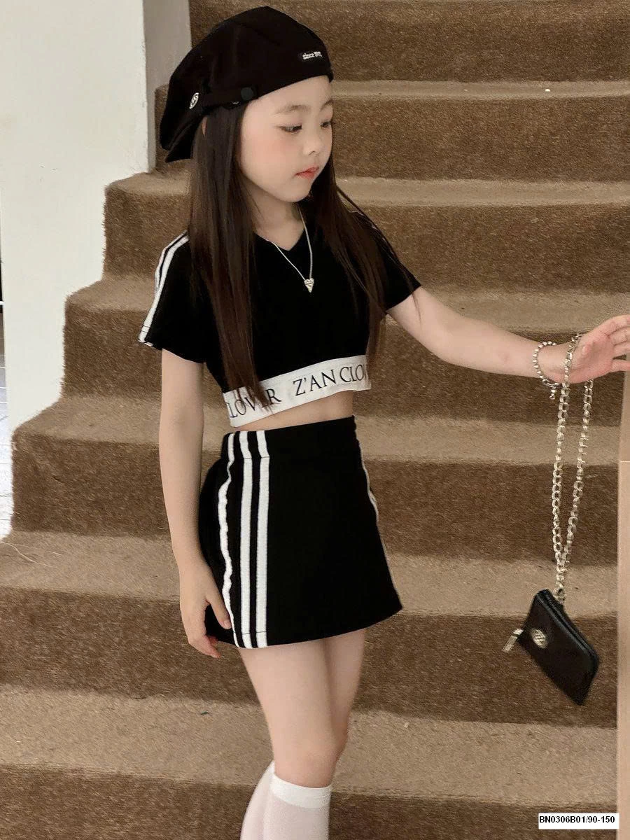 SÉT CROPTOP ĐEN SỌC TRẮNG CÁ TÍNH