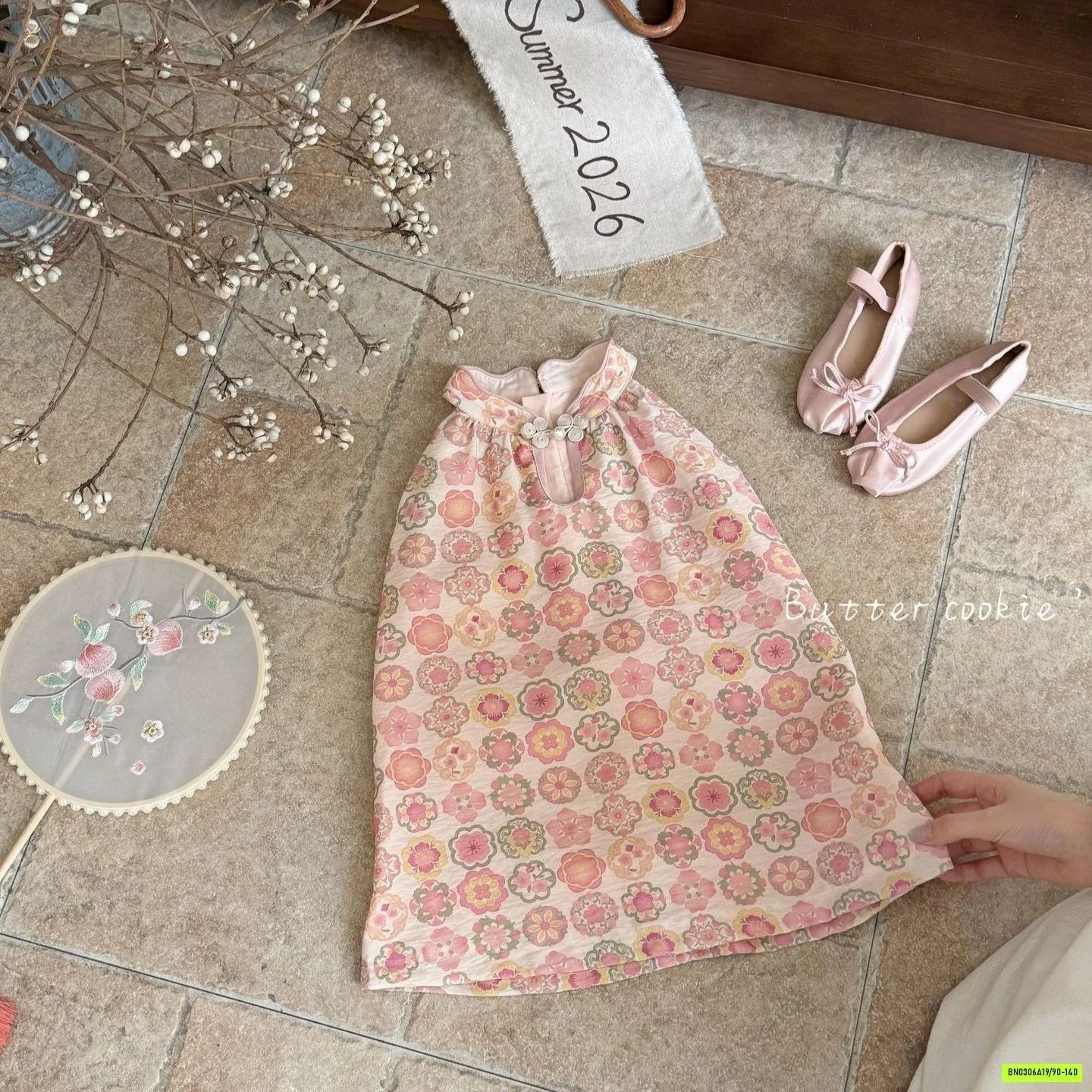 SƯỜN XÁM HOA HỒNG SÁT NÁCH