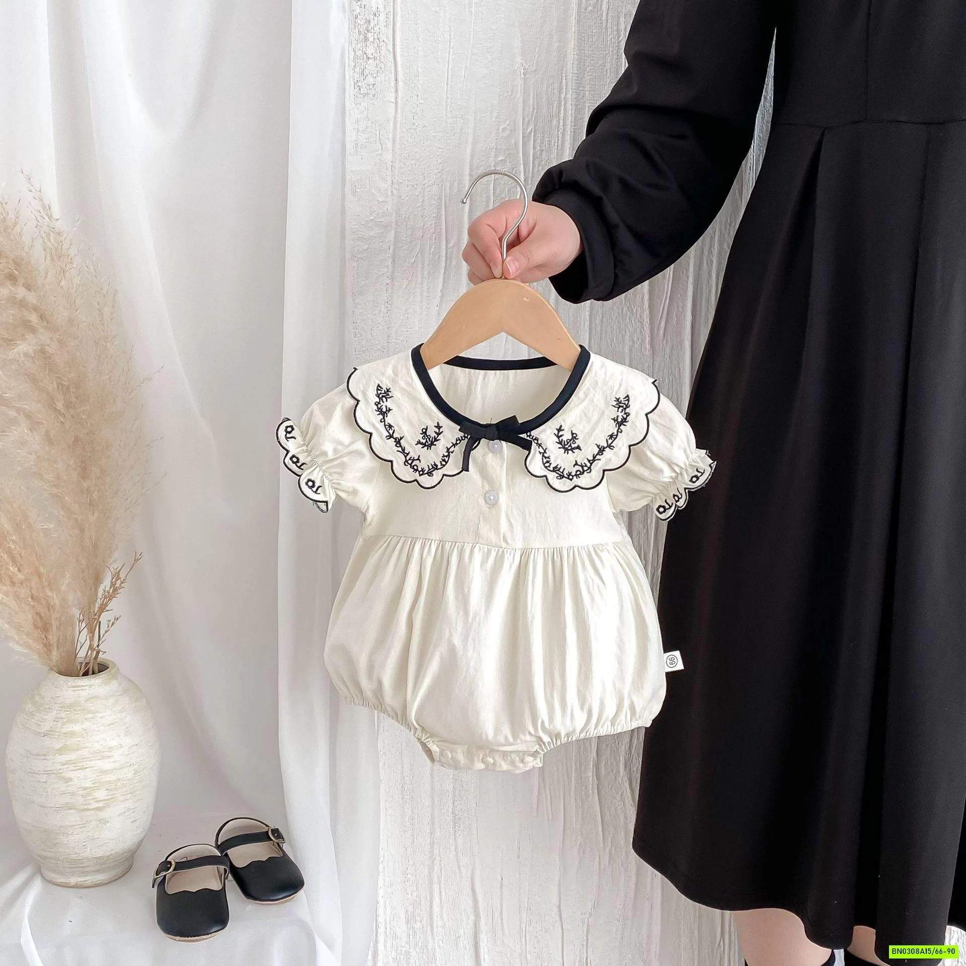 BODY THÔ MỀM CỔ SEN THÊU HOA