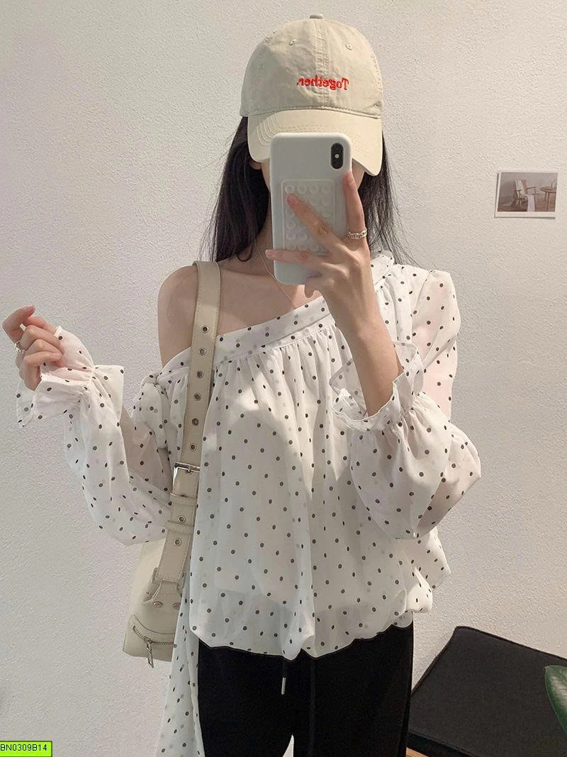 ÁO CHẤM BI HỞ VAI