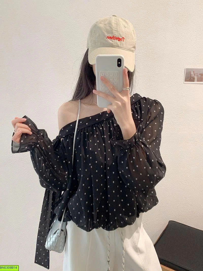ÁO CHẤM BI HỞ VAI